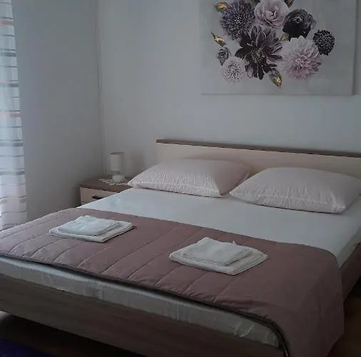 아파트 Mini Petra - Purple & With Kitchen And Garden 두브로브니크