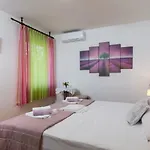 Apartman Mini Petra - Purple & With Kitchen And Garden Dubrovnik
