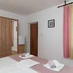 Apartman Mini Petra - Purple & With Kitchen And Garden Dubrovnik