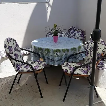 Mini Petra - Purple & With Kitchen And Garden Apartman *