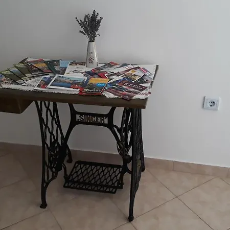 Appartement Mini Petra - Purple & With Kitchen And Garden