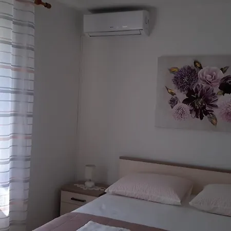 Mini Petra - Purple & With Kitchen And Garden