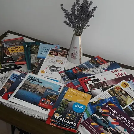 Mini Petra - Purple & With Kitchen And Garden