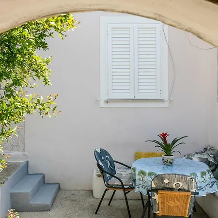 Appartement Mini Petra - Purple & With Kitchen And Garden *