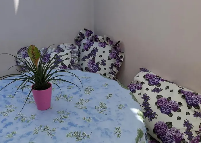 Mini Petra - Purple & With Kitchen And Garden * ドゥブロブニク