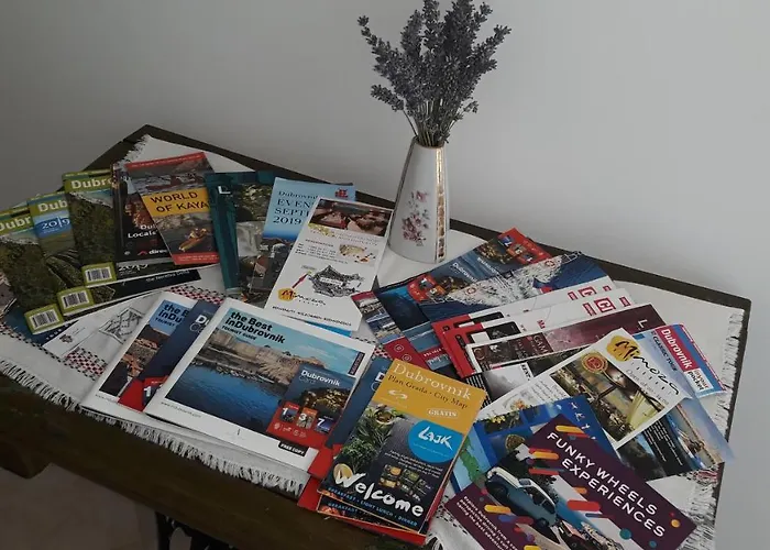 Mini Petra - Purple & With Kitchen And Garden