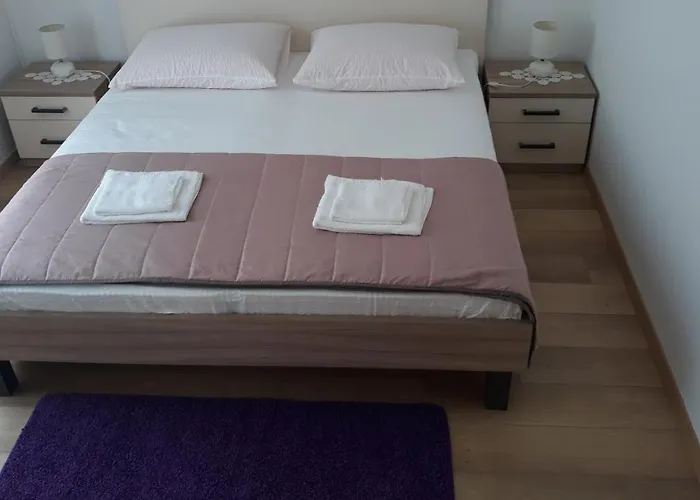 Mini Petra - Purple & With Kitchen And Garden ドゥブロブニク