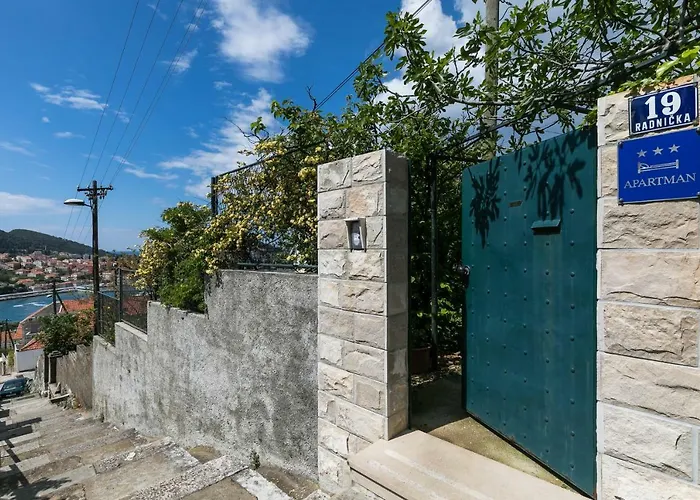 Mini Petra - Purple & With Kitchen And Garden アパート ドゥブロブニク