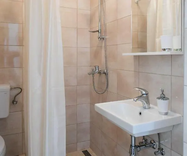 Mini Petra - Purple & With Kitchen And Garden * ドゥブロブニク