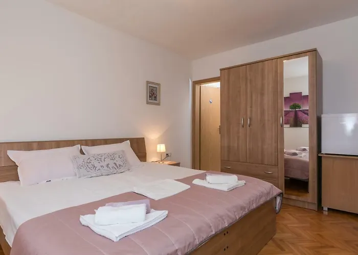 Apartmán Mini Petra - Purple & With Kitchen And Garden