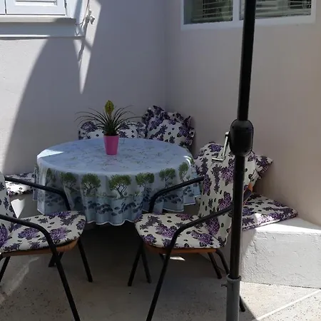 Mini Petra - Purple & With Kitchen And Garden