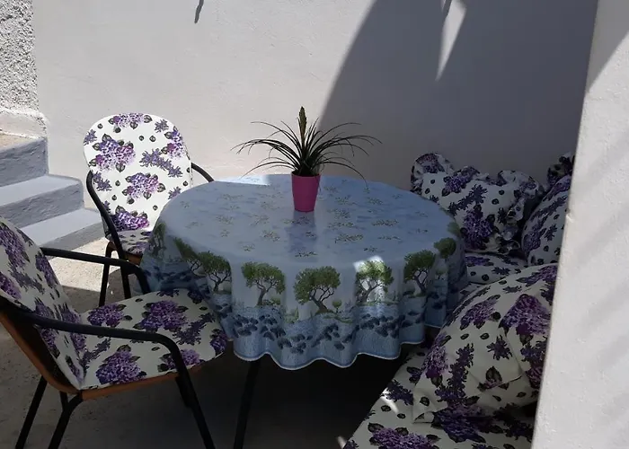 Appartement Mini Petra - Purple & With Kitchen And Garden