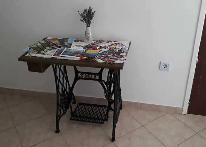 Appartement Mini Petra - Purple & With Kitchen And Garden