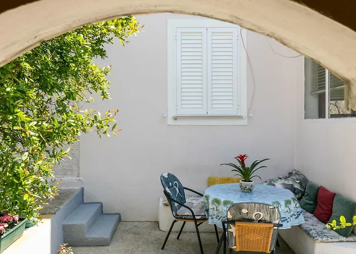 Appartement Mini Petra - Purple & With Kitchen And Garden *