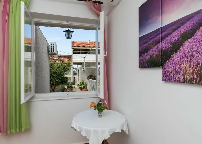 Appartement Mini Petra - Purple & With Kitchen And Garden *