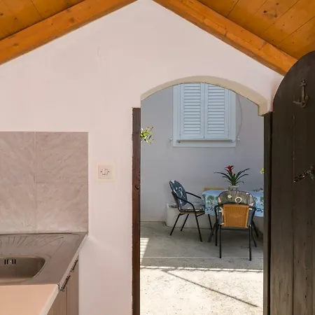 Mini Petra - Purple & With Kitchen And Garden *